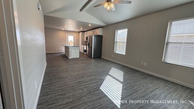 Photo - 306 E 77th St