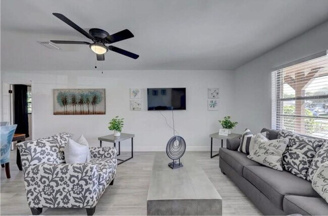 Photo - 543 SE Greenway Terrace