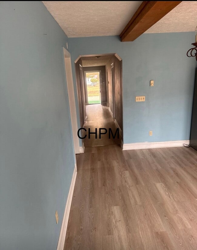 Photo - 916 Maple St