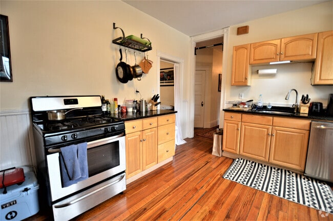 Building Photo - 67 Washburn Ave Unit 1 Rental