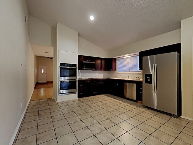 Photo - 2138 Wood River Rd