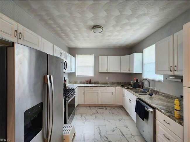 Photo - 3605 Killam Ave