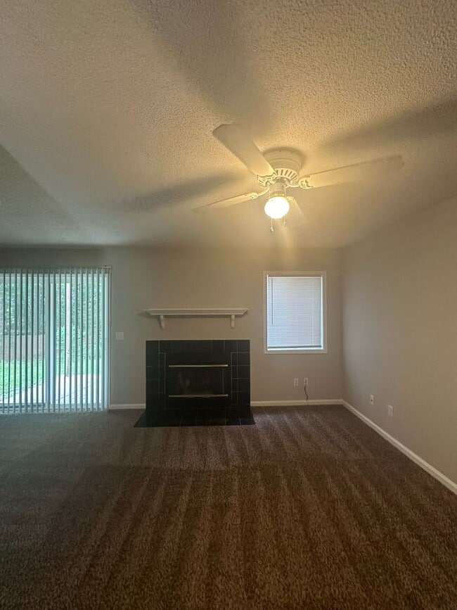 Photo - Rolling Acres!! END UNIT...