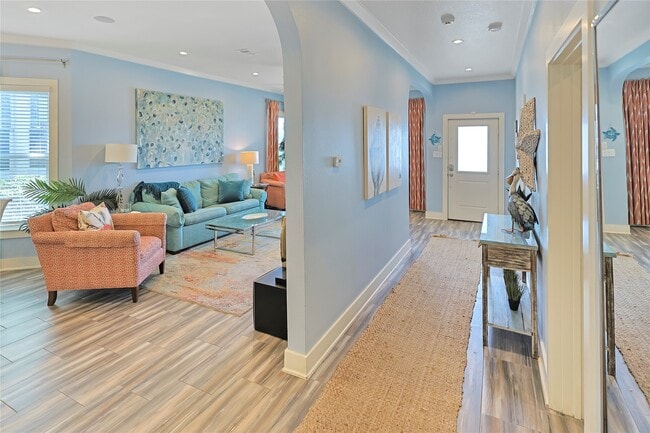 Photo - 2610 Ave Q 1/2