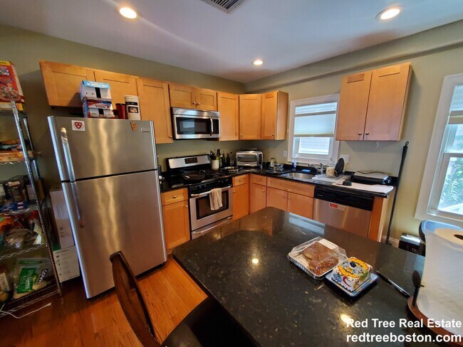 Photo - 18 Plainfield St