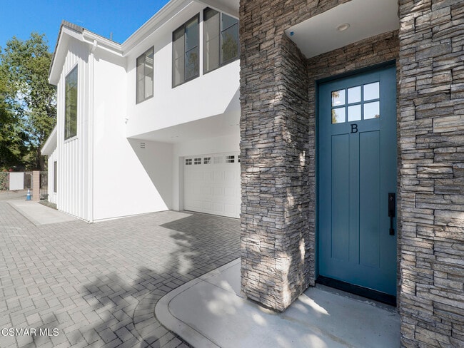 Building Photo - 3190 Los Robles Rd