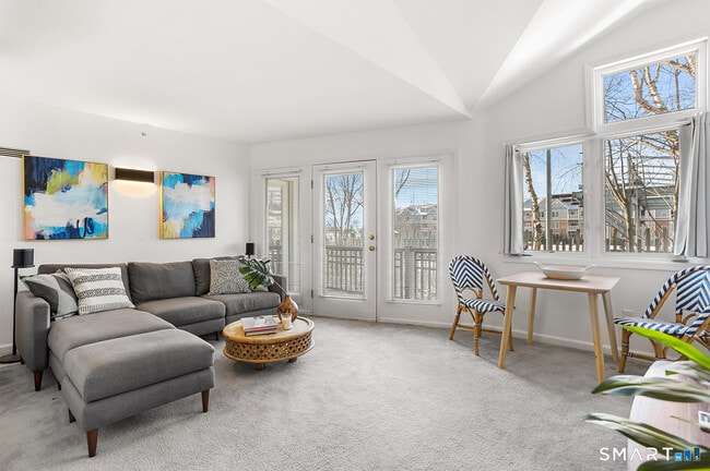 Building Photo - 3250 Fairfield Ave Unit 302