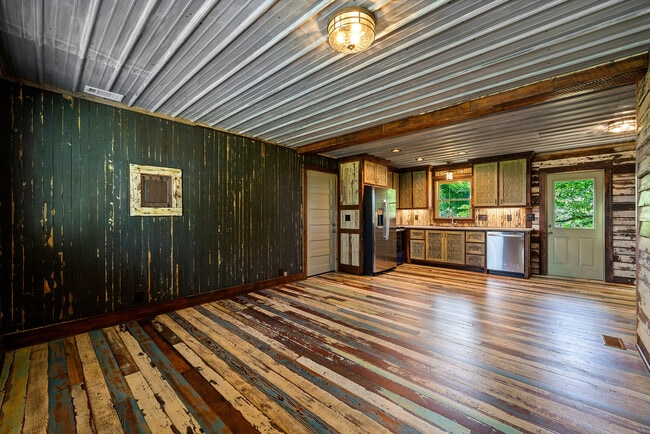 Photo - 953 W Shadburn Ave