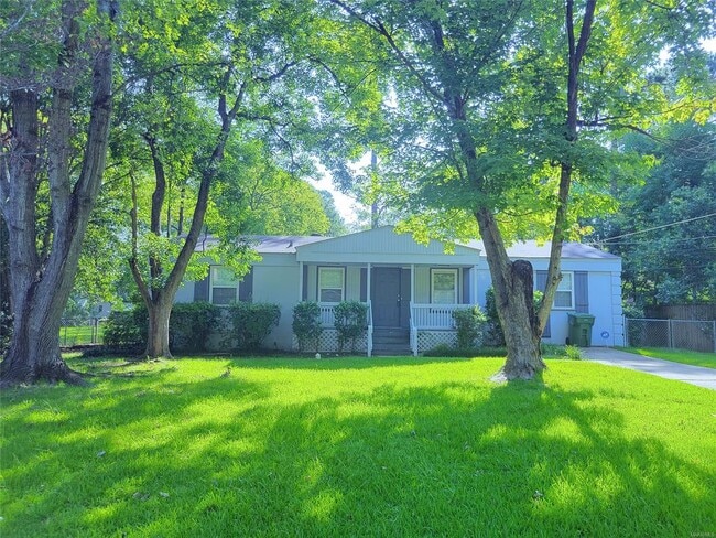 Photo - 1135 Lombard Dr