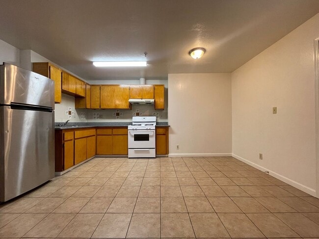 Photo - Nice and clean 3 beds 2 baths located in c... Unidad Apt 2