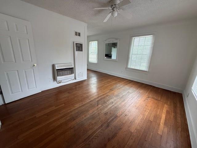 Building Photo - 618 Santos St Unit B