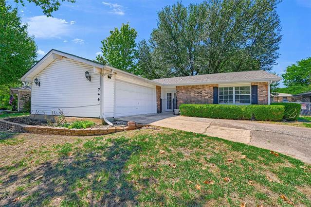 Photo - 746 Hillside Dr