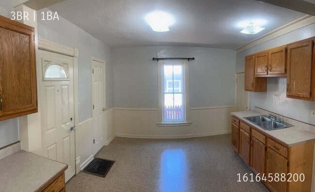 545 Fremont Ave NW