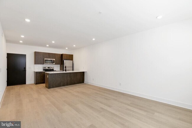 Building Photo - 3045 Richmond St Unit 207 Rental