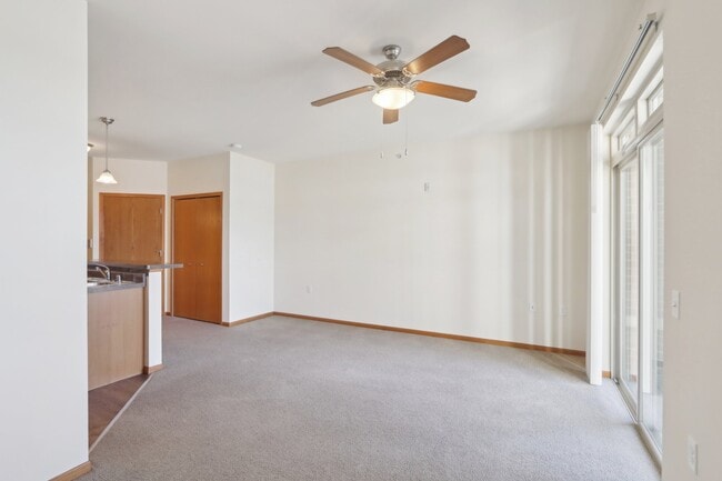 Columbia- Living Area