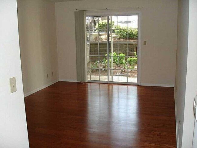 Photo - 2955 7 Pines Ct Unidad 207