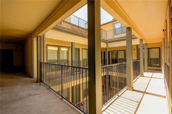 Photo - 914 W 26th St Unit 206