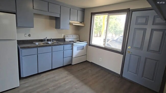 Building Photo - 1820 Oak St Unit 1820 Oak St #2