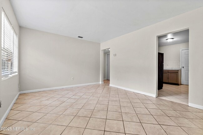 Photo - 602 Luna Ct