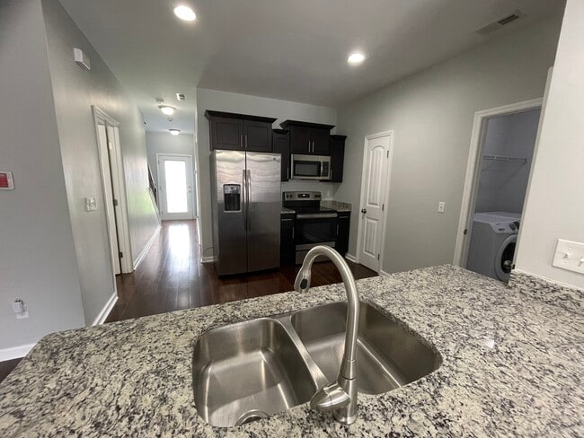 Photo - 1605 Villa Cir