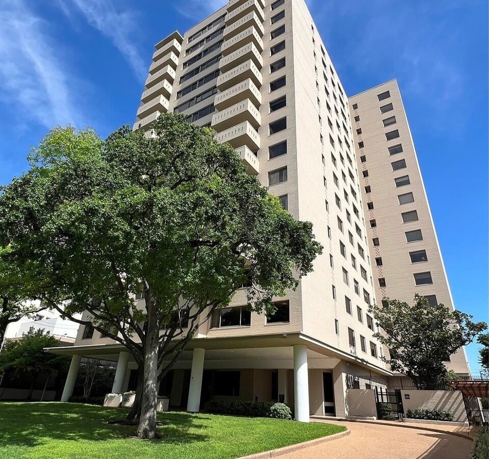Photo - 1400 Hermann Dr Unit 11D