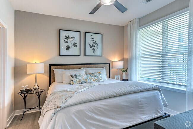 2BR, 2BA - 1023 SF