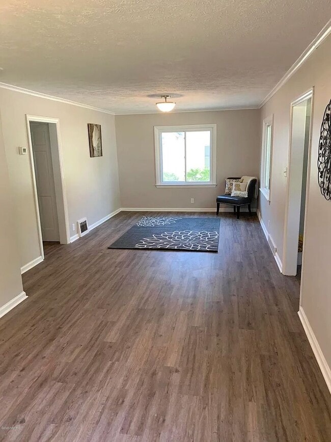 Photo - 3 Bedroom Home On Holland's North Side