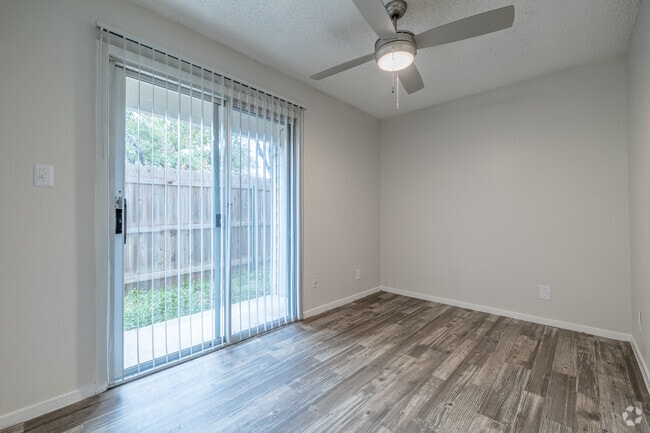 1BR, 1BA - 400SF