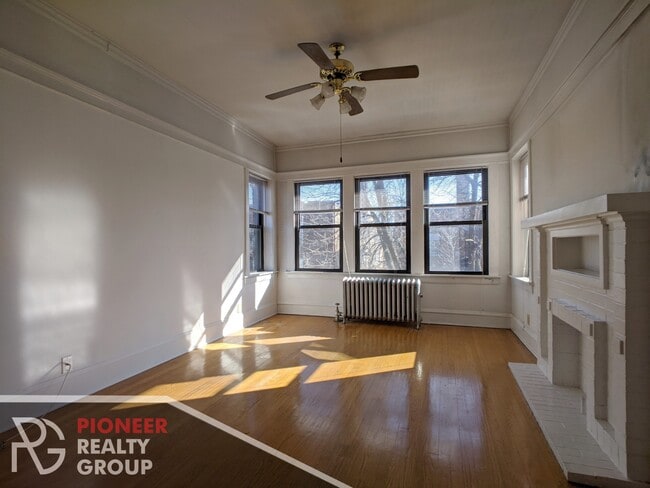 Building Photo - 1448 W Cornelia Ave Unit 2