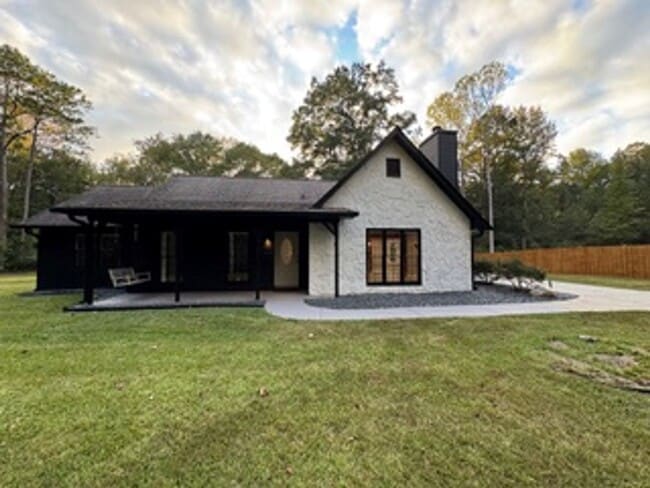 Building Photo - Fully Renovated 4BR Ranch Steps From Serenbe!!! Privacy, Nature & Modern Living