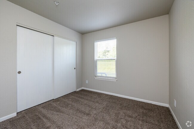 3BR, 2BA - 1,000SF - 1st Bedroom