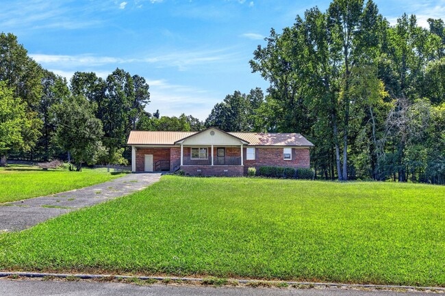 661 Brooklawn Trail SE