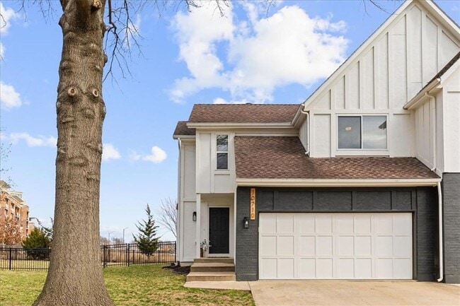 Building Photo - {10710} Updated Overland Park Townhome + Blue Valley Northwest + Two Car Garage