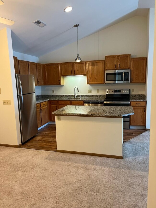 Building Photo - Prairie Oaks Apartments
