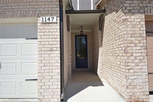 Photo - 1147 Lucan Ln