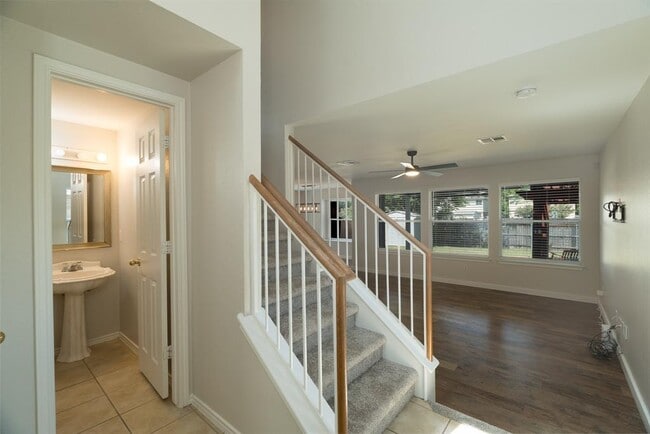 Photo - 408 Woodsorrel Way