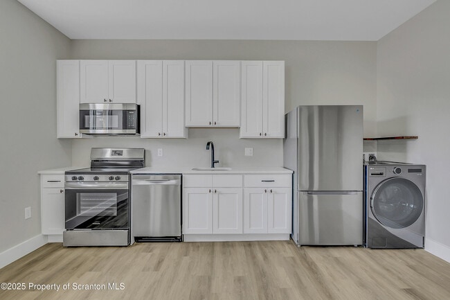 Photo - 215 Hickory St