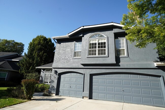 Photo - 2747 E Migratory Dr