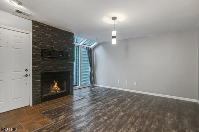 Photo - 7 Sussex Ct
