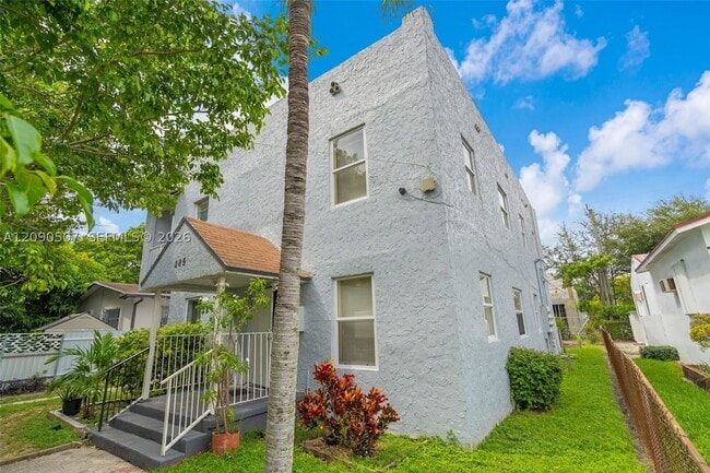 285 NW 44th St Unit 1