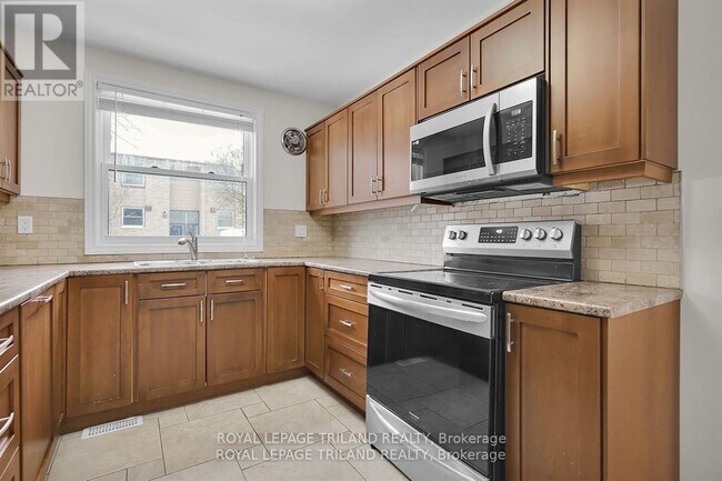 Photo - 624 Wonderland Rd S