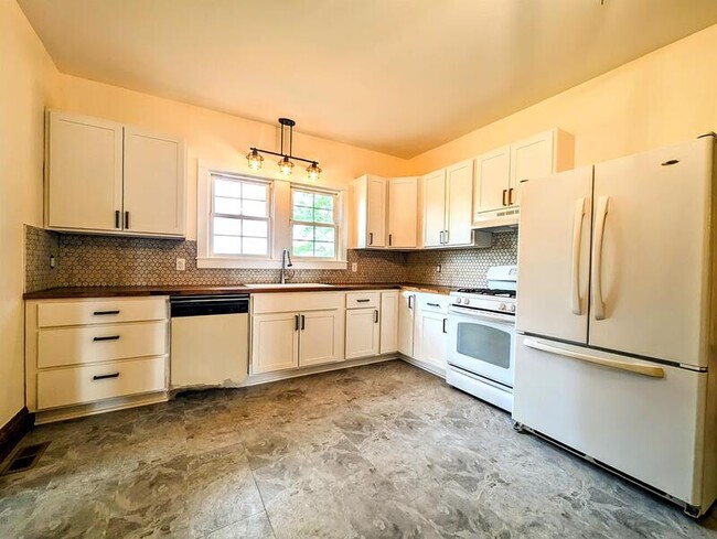Photo - 604 8th Ave House