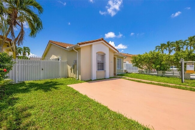 Photo - 14208 SW 23rd St