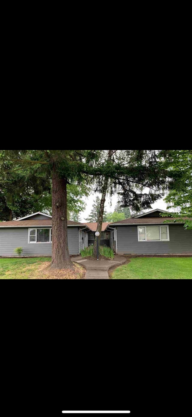 Photo - 1980 Broadway St NE