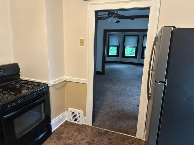 Cocina 2 - 2039 Lewis Dr