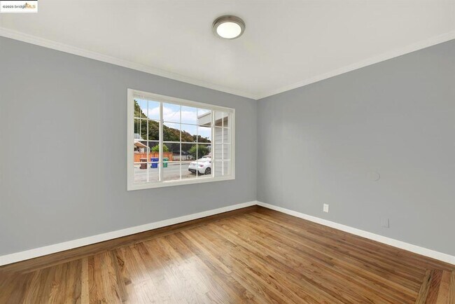 Photo - Great 3 bed 1.5 bath House with Garage in ...