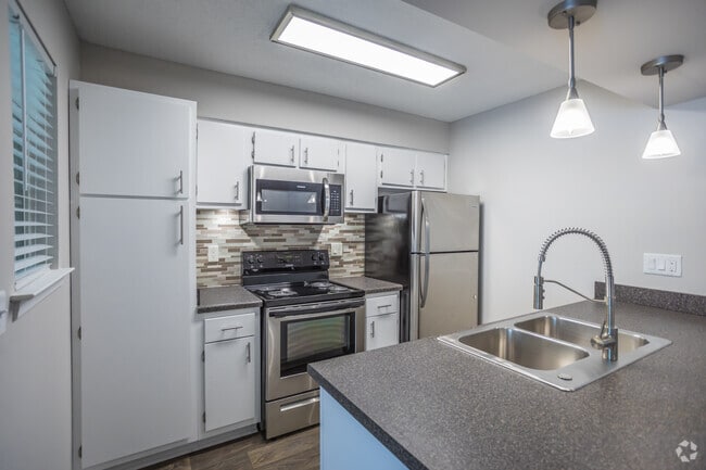 1HAB, 1BA - Renovado - 750 ft² - Cherry Grove