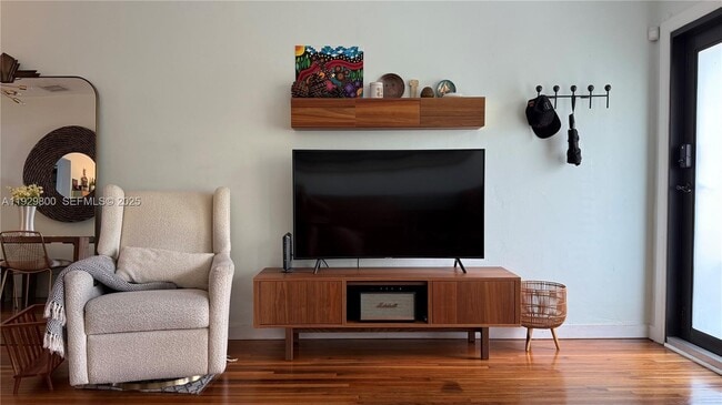 Building Photo - 2 NE 44th St Unit 4