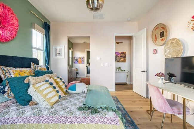 Photo - 407 Halcyon Pl