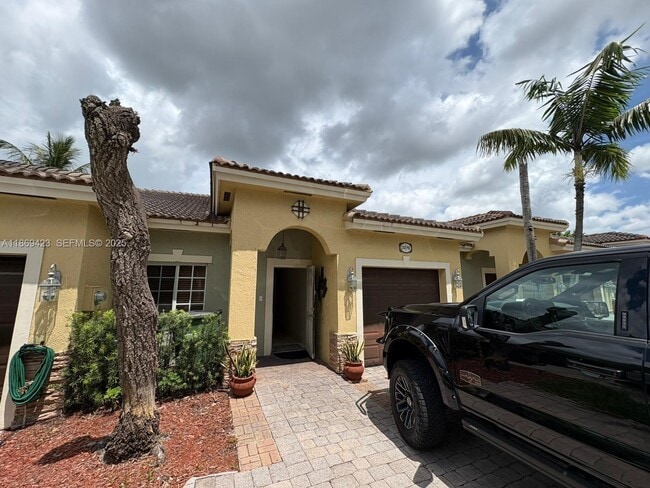 Building Photo - 3279 NE 11th Dr